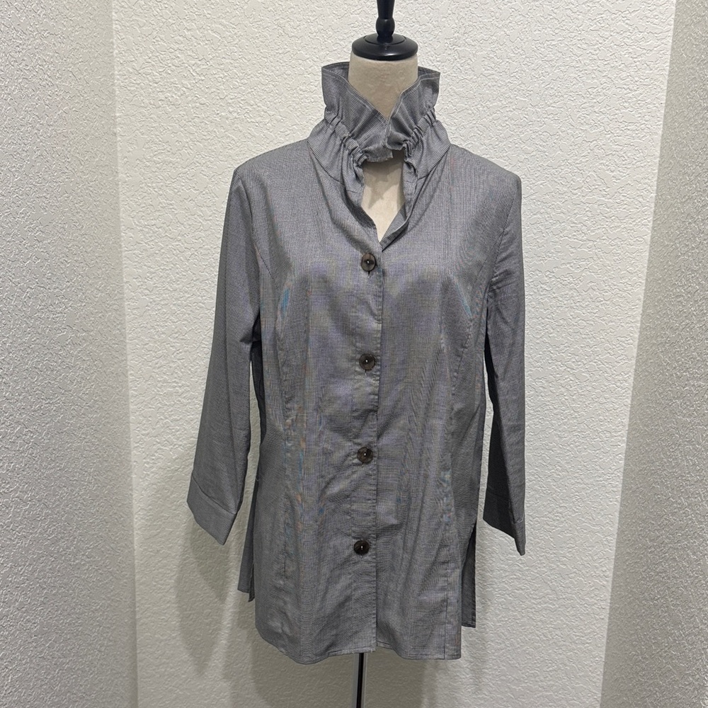 Ming Wang Classic Black and White Patterned Button Down Shirt